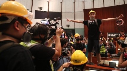 Протестующие захватили парламент Гонконга
