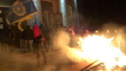 Сторонники оппозиции захватили здание Черкасского областного совета