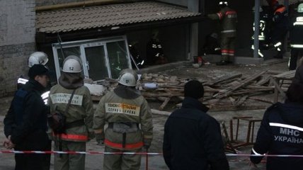 Обвал дома в Киеве: Спасатели освободили из-под завалов пять человек