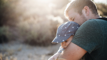 «Не принимайте на свой счет»: 5 советов психолога отцам двухлеток