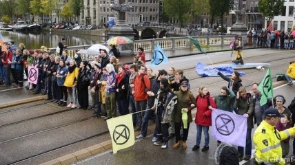 В Амстердаме митинговали эко-активисты: есть задержанные (Фото)