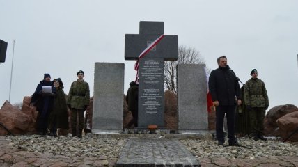 Во Львовской области освятили востоновленный памятник погибшим полякам
