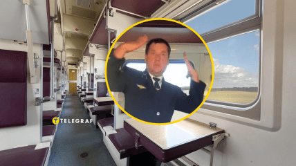 Парень танцевал прямо в вагоне