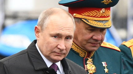 Президент РФ Владимир Путин и министр обороны Сергей Шойгу