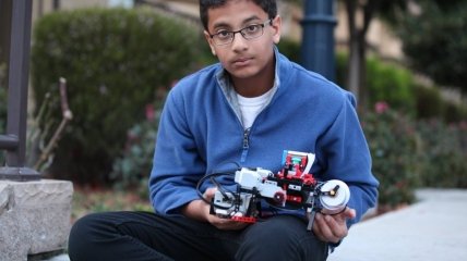 13-летний школьник изобрел аппарат для слепых людей из Лего (фото, видео)