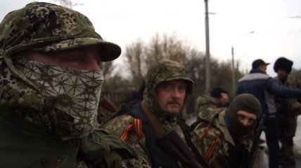 В Славянске продолжается пророссийский митинг