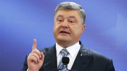 Порошенко грає на руку російській пропаганді, коли озвучує разом із Пєсковим схожі заяви, – експерт