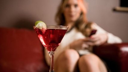 Алкоголь невероятно опасен для женщин с лишним весом