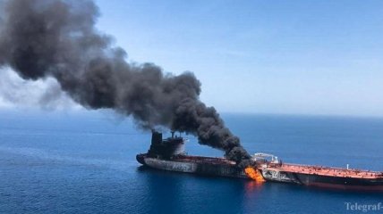 В Иране заявили, что пожар на нефтяном танкере произошел в результате ракетной атаки