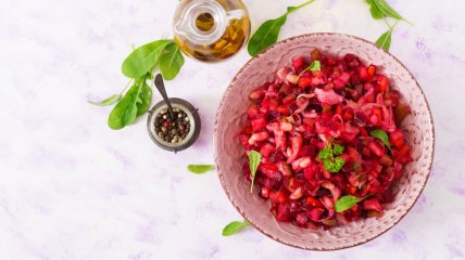 Простий салат з родзинкою