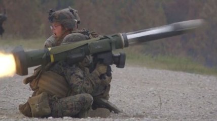 Экс-командующий ВС США поддержал передачу Javelin Украине