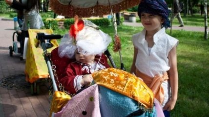 В Севастополе прошел парад детских колясок