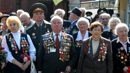 Янукович подписал указ о дополнительных льготах ветеранам ВОВ