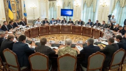 Президент созывает заседание СНБО в преддверии "нормандской встречи"