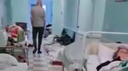 Ситуация с Covid-19 в РФ все хуже: в питерской больнице пациентов размещают в коридорах (видео)
