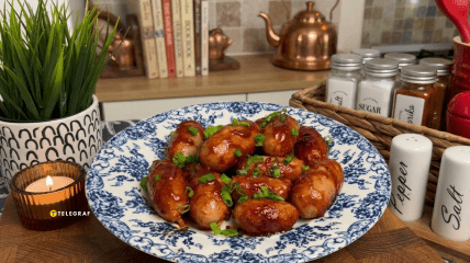 Соковиті ковбаски в барбекю-соусі