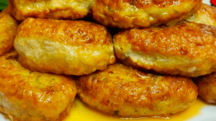 Новогодние котлеты из духовки: сочное горячее блюдо без лишних хлопот (видео)