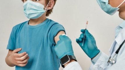 Документи про вакцинацію будуть доступні і для неповнолітніх