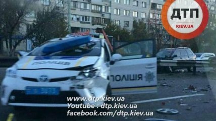 Двойное ДТП в Киеве: 5 пострадавших, в том числе полицейские