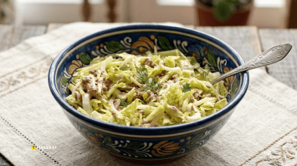 Салат із пекінської капусти з тунцем і яблуком