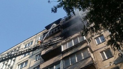 В Киеве в 9-этажном доме произошел пожар, спасено 5 человек (Видео)