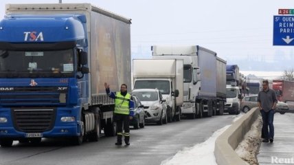 Хаос на дорогах Европы: снег превратился в лед