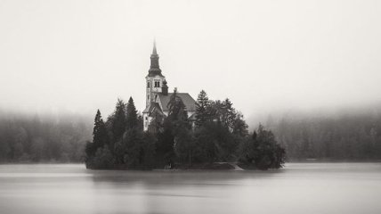 Потрясающие черно-белые пейзажи Словении (Фото)