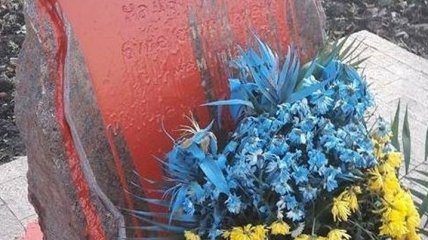 В Одессе облили краской памятный знак погибшим воинам АТО 