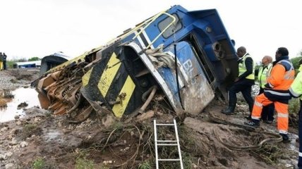 В Ботсване поезд сошел с рельсов: есть погибшие и раненые