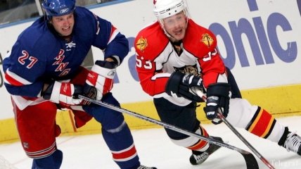 Игрок команды НХЛ получил шайбой в горло во время матча