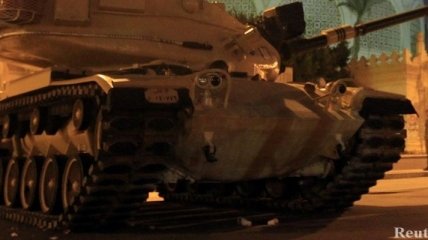 В египетский город Порт-Саид вошли танки