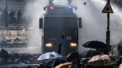 Протесты в Гонконге: полиция штурмовала университет