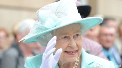 Королева Великобритании Елизавета II стала старейшим монархом в мире