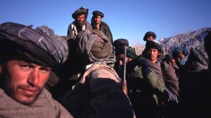 Талибы опубликовали видео с обезглавленными солдатами