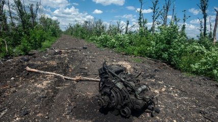Украинские поля завалены искореженным железом