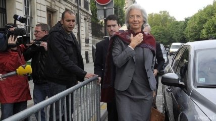 Во Франции глава МВФ избежала обвинения
