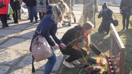 В Краматорске возле памятника жертвам голодомора прошел митинг-реквием
