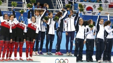 Сборная Южной Кореи по шорт-треку завоевала "золото" в эстафете