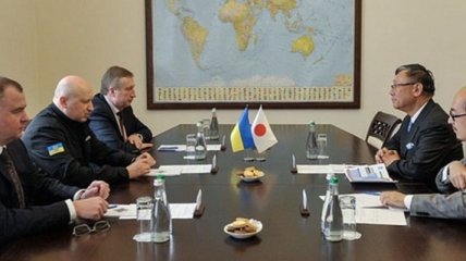 Турчинов обсудил с послом Японии усиление военно-технического сотрудничества