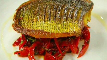 Лещ с шафраном и сладким перцем