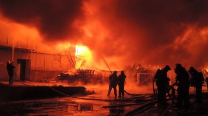 Пожар возле киностудии Довженко в Киеве потушили около полуночи