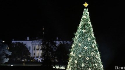 Рождественская елка Надежды зажгла огни в центре Вашингтона