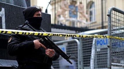 В Стамбуле предполагаемый террорист ИГИЛ убил полицейского
