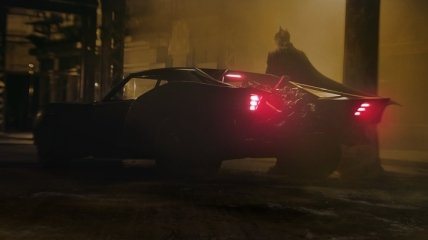 Бэтмен меняет транспортное средство: в сеть слили фото нового Бэтмобиля