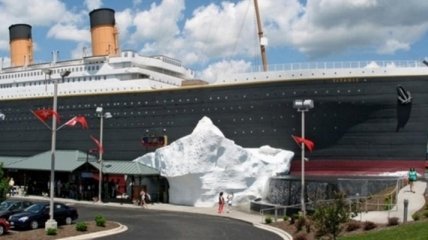 На фанов "Титаника" рухнул айсберг: спасать пострадавших пришлось вертолетом (видео)