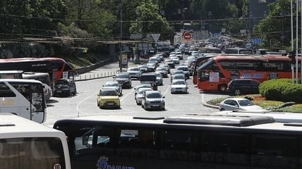 В центре Киева автобусные перевозчики устроили протест 