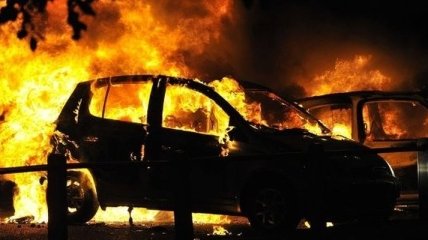 В Дании уже три ночи горят машины