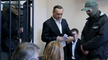 Суд избирает меру пресечения экс-нардепу Мартыненко (Онлайн)