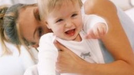 Прикосновения избавляют детей от колик