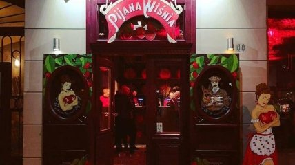 Украинский бар "Пьяная вишня" в Варшаве